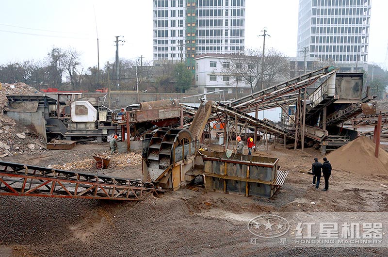 建筑垃圾粉碎分離機設備作業(yè)現場圖